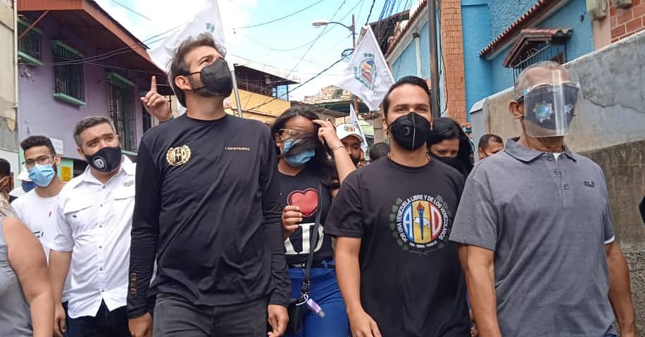 NelsonFaraco's tweet photo. #20Feb @ADemocratica con nuestro Secretario de Organización Nacional @prospericarlos, en la calle, junto a nuestra gente. Seguimos #ADelante, sin miedo, luchando por una ciudad y un país libre y de todos los venezolanos. https://t.co/oxlvkuqeFi