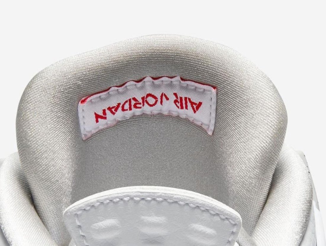 SneakerCon's tweet photo. FIRST LOOK Air Jordan 4 “Tech Grey” Release Date: May 29th, 2021 are they calling these the white oreo? #sneakercon #jordan4 #techgrey #airjordan #aj4 #whiteoreo https://t.co/gmlSPYvA4E
