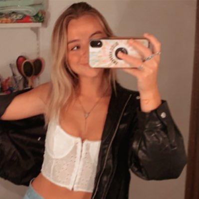 erinetling's tweet photo. 🖤 #NewProfilePic https://t.co/gSMwqwEIos