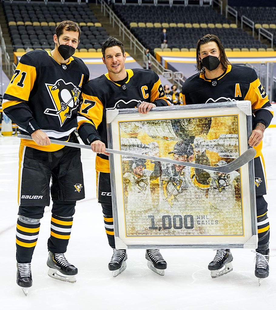 penguins's tweet photo. A night to remember 💛🖤 https://t.co/os2YBNDrxe