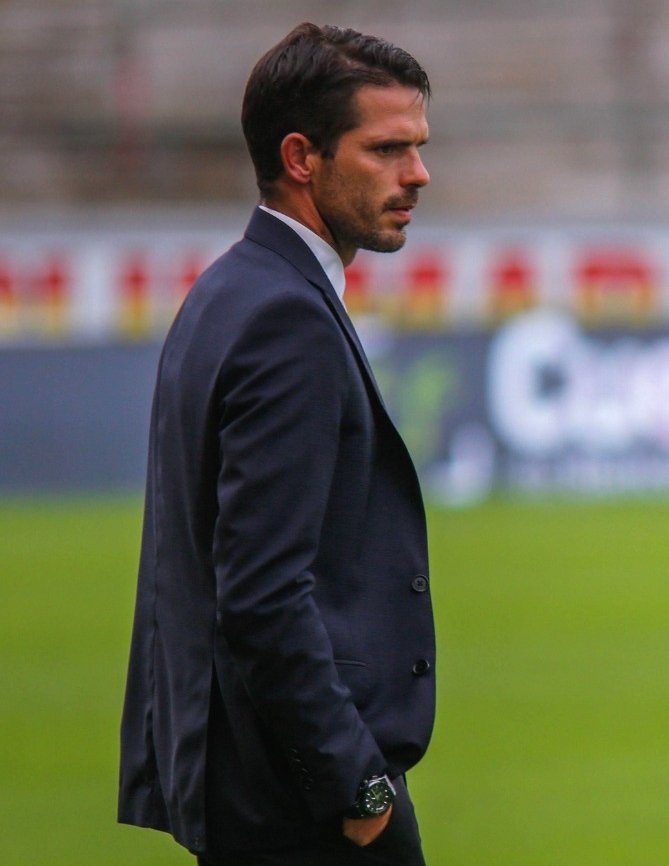 _JugadorNro12's tweet photo. Soy gay papi, soy gay. El señor Fernando Gago me hizo gay https://t.co/lnJDm95BWk