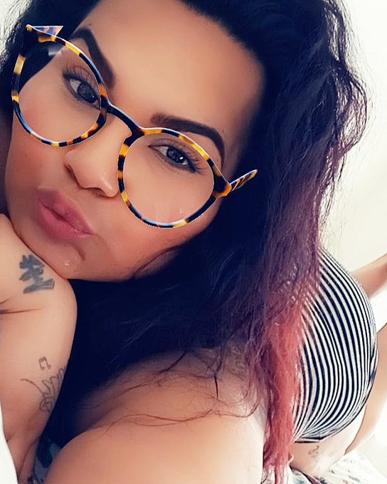 Here at home relaxing on Netflix! 🤓💋❤ Porn star Mercedes Del Rio https://t.co/BL0ID6OwpV
