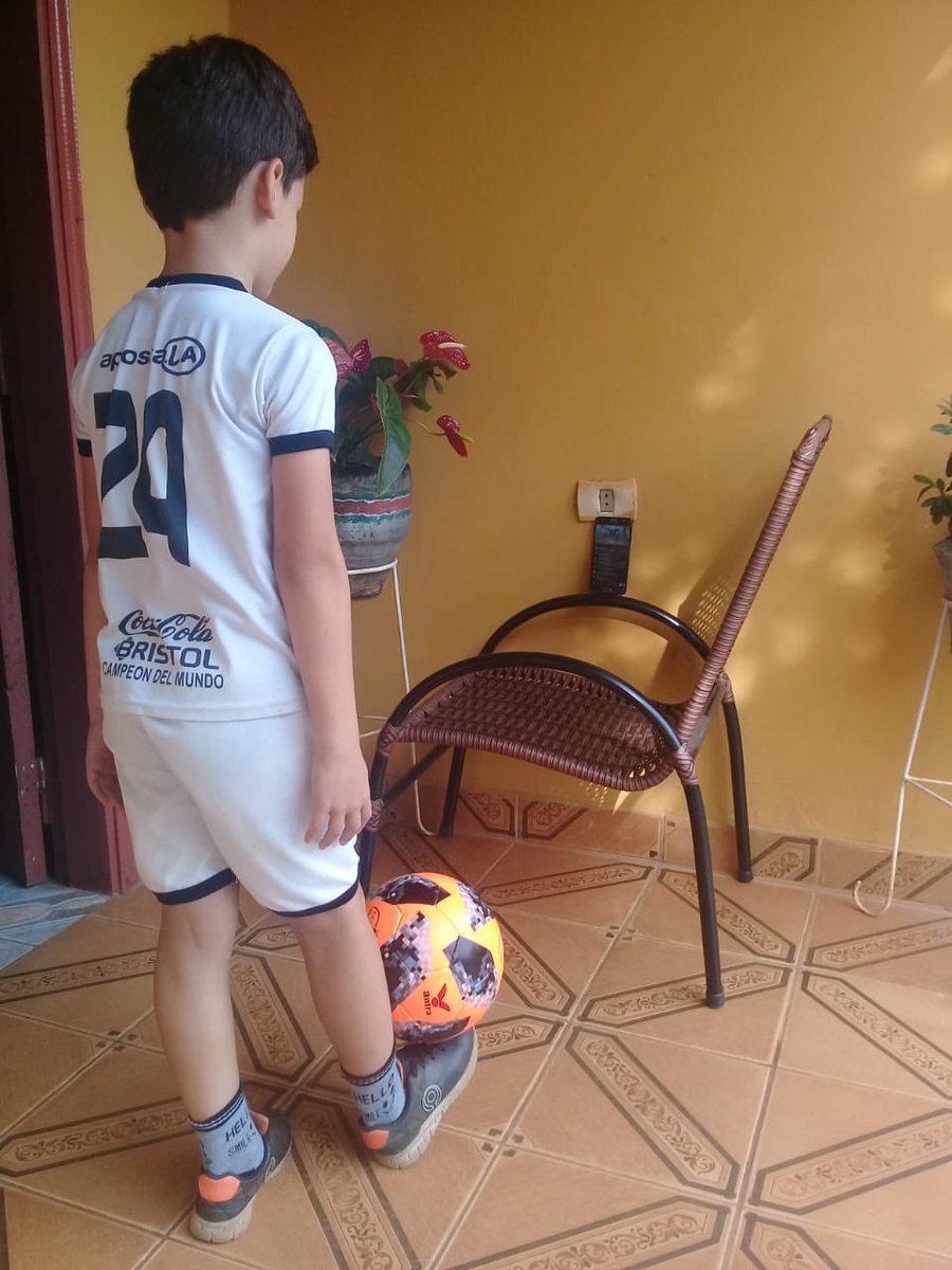sndpy's tweet photo. Desde la #SND agradecemos a las personas que día a día se conectan a nuestras redes sociales y se benefician con las transmisiones de las clases de #DeporteVirtual. Sigamos cuidándonos y cuidando a nuestros seres queridos
#ElDeporteNosUne
#ParaguayDeLaGente https://t.co/mXMvjhcOIt
