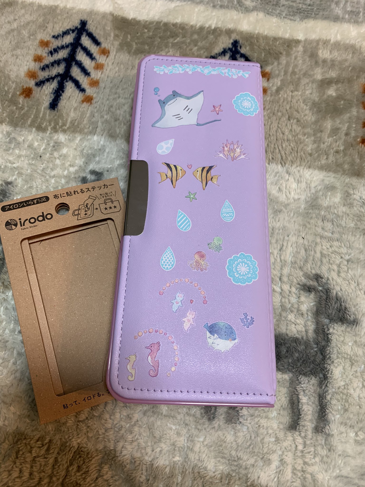 つるこ 投稿中 カクヨム ソナーズ 次女の筆箱を買いに行くと無地とdisneyしかなく 次女が選んだのは無地 500円 あんまり無地過ぎて可哀想で何とかデコる方法がないかな と探した所見つけたのがirodなる布転写できるシール 娘が配置してデザインした
