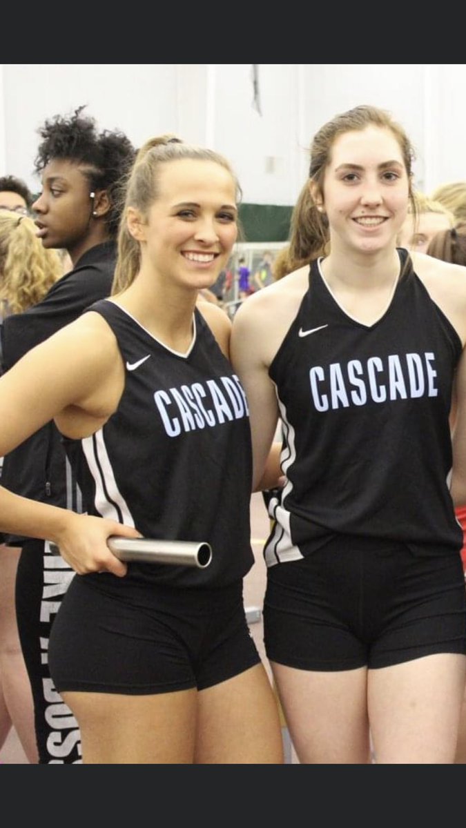 Susie75745168's tweet photo. High School teammates, now college teammates! #CASCADECADETS #UINDYHOUNDS https://t.co/yl6tgtk9u2