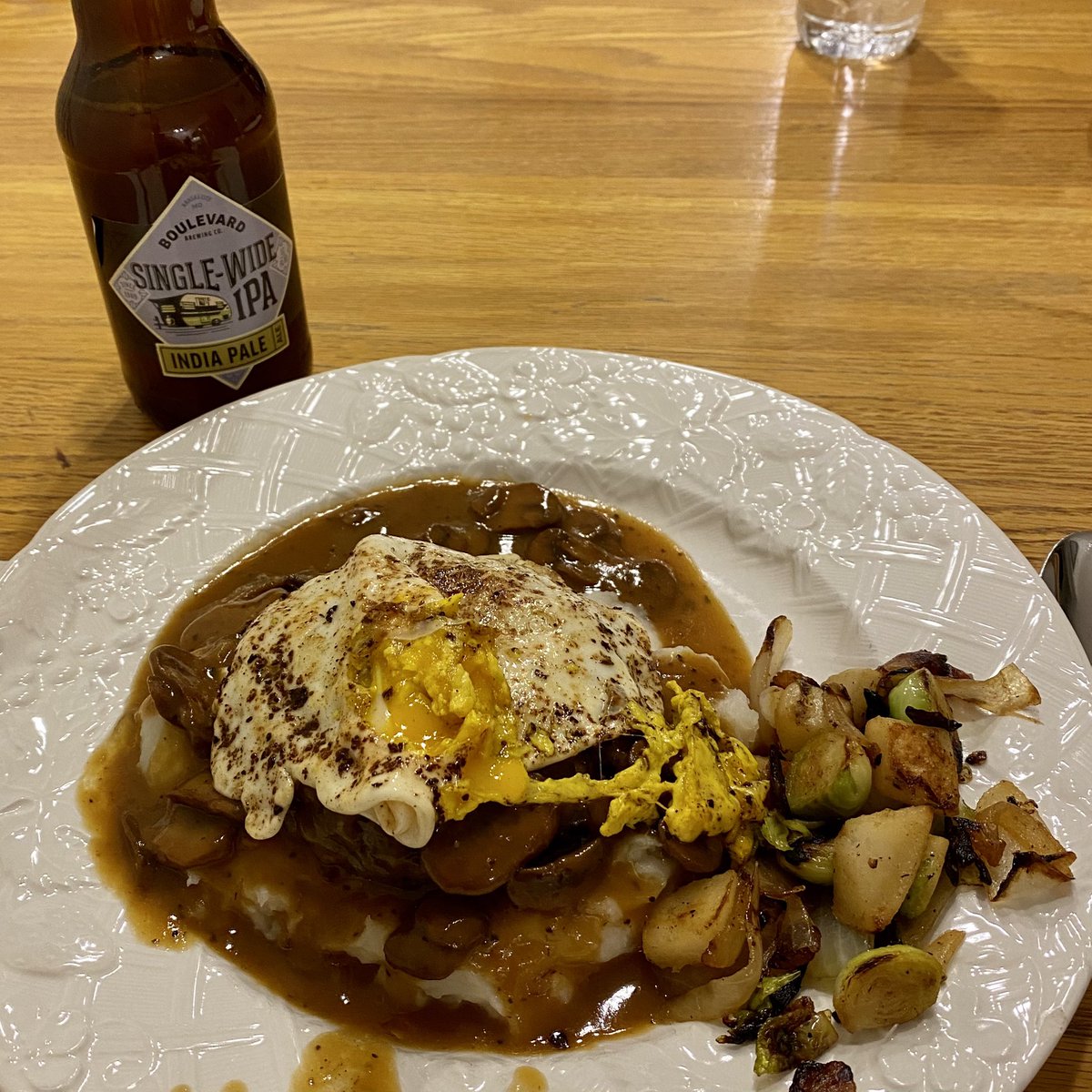 CMoneyKS's tweet photo. Tried our own Midwestern spin on the #Hawaiian classic Loco Moco... Ground Beef Patty on Mashed Potatoes covered in Homemade Mushroom Gravy topped w/a Fried Egg and washed down with a @boulevard_beer #SingleWideIPA #IPA Came out pretty great! #LocoMoco #HawaiianFood #ComfortFood https://t.co/C2SaFEhS41