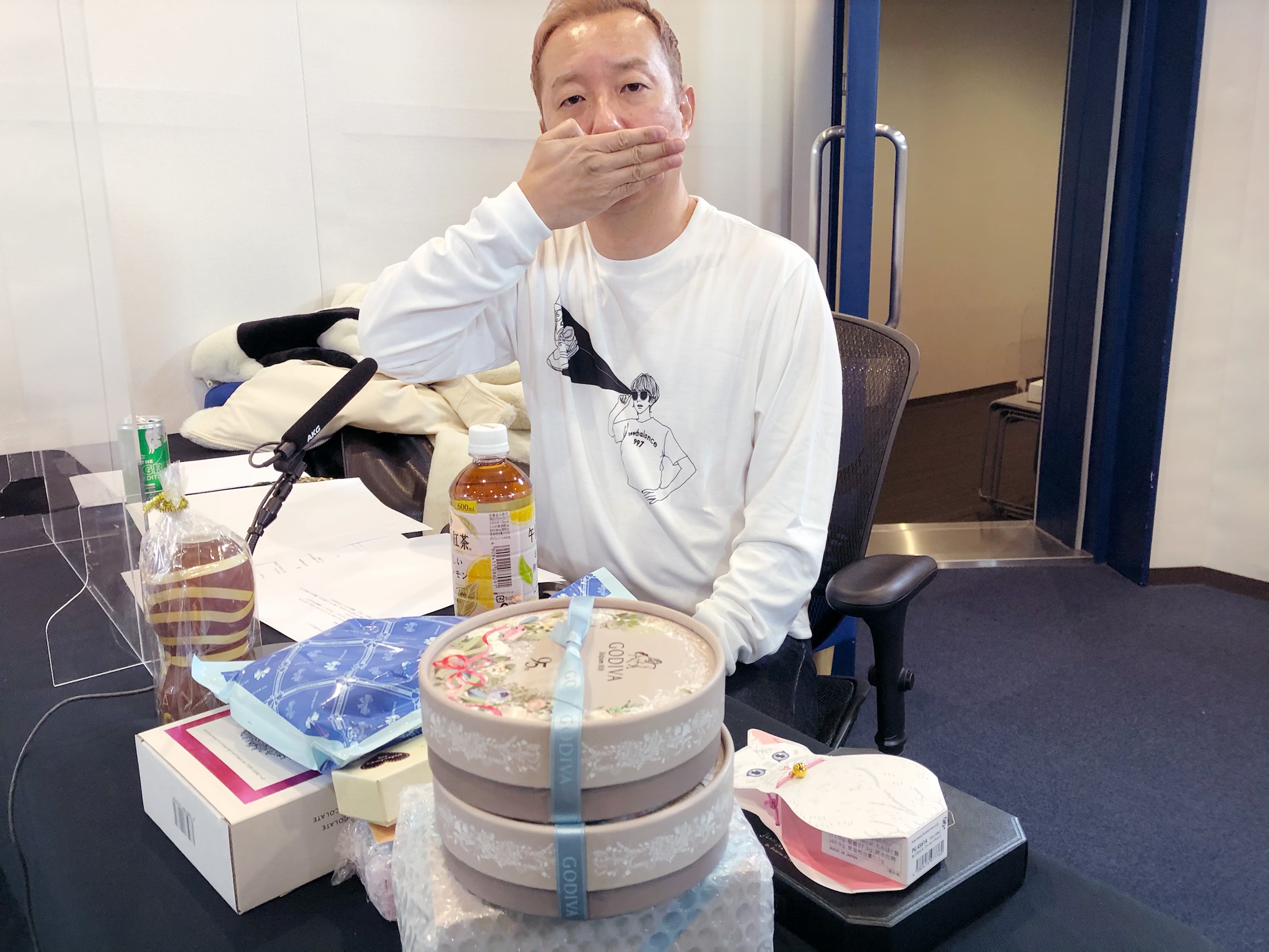 おしゃ5 公式 小野坂昌也 置鮎龍太郎 神谷浩史 小野坂昌也 置鮎龍太郎 神谷浩史の おしゃ5 Youtube おしゃ5的バレンタイン配信中 おしゃ5 小野坂昌也 感謝を込めて 置鮎龍太郎 神谷浩史 T Co Rexpj3d7ag T Co Jeisaynppl