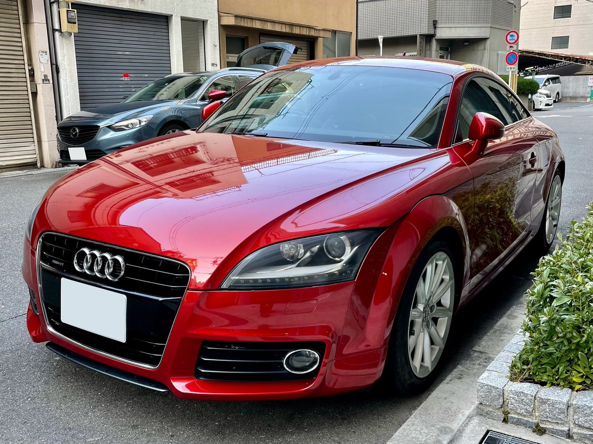tyatopon's tweet photo. 昨日、長距離でドロドロに汚れたので、朝から洗車＆ワックス。
初マンハッタンゴールド！
いやぁ、、、テッカテカですな
(´ω｀)
.
#アウディ #アウディtt #auditt #auditt8j #audittmk2 #tt8j #8jcesf #quattro #surluster  #マンハッタンゴールド https://t.co/rX0UPffUcJ
