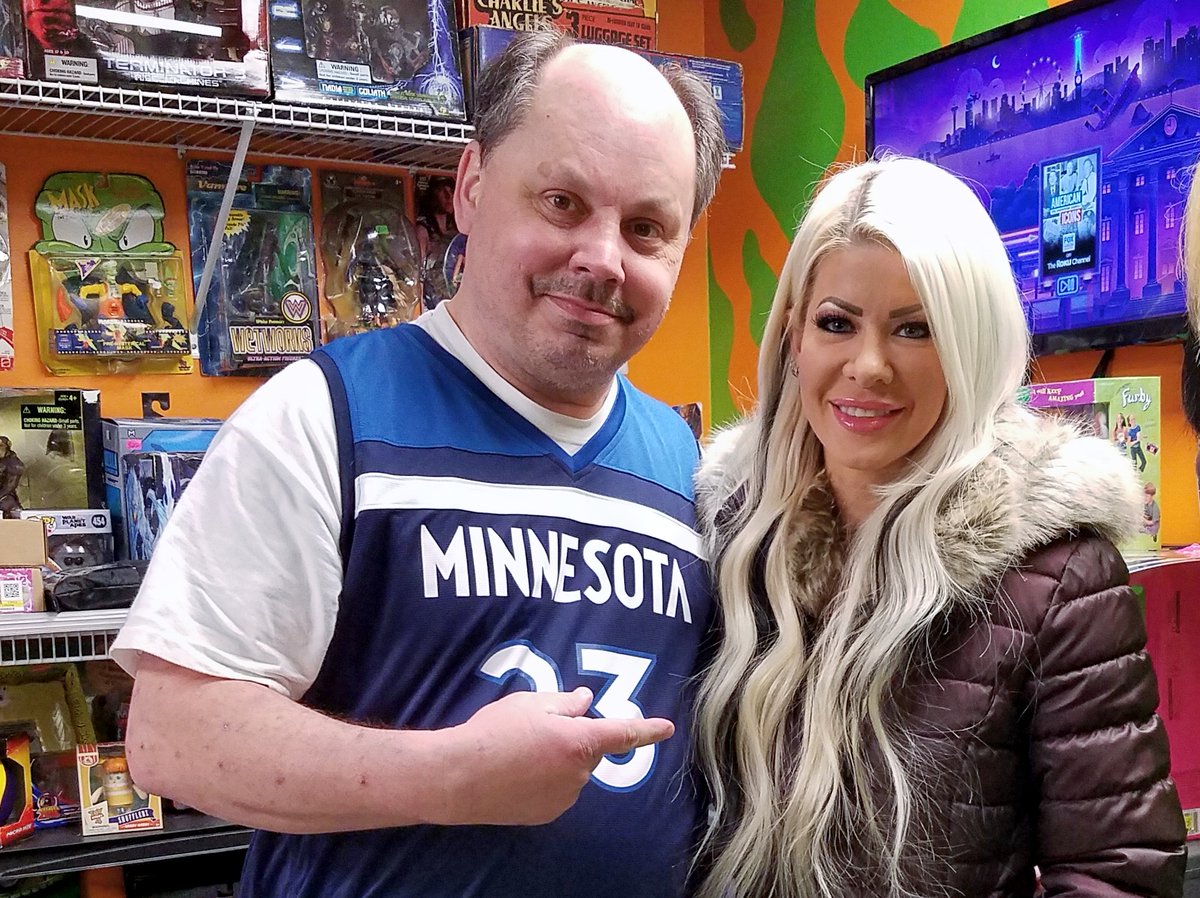 timghfan1986's tweet photo. A great day seeing You @ActualALove at @rip_run thank you @damage365Radio for bringing her in https://t.co/7rurK7RvVX