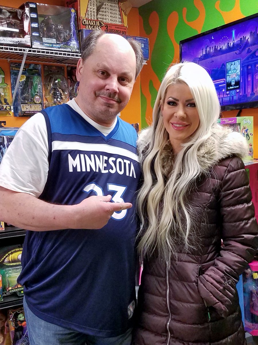 timghfan1986's tweet photo. A great day seeing You @ActualALove at @rip_run thank you @damage365Radio for bringing her in https://t.co/7rurK7RvVX