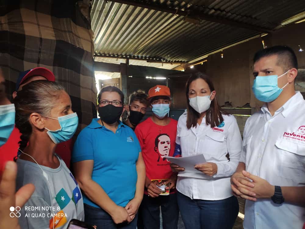 SomosvMiranda's tweet photo. #Miranda Llegamos a los Valles del Tuy Mp Tomas Lander BaseMisiones Lomas de Marare, con el PlanAtencioIntegral a las victimas del Bloqueo, llegando protección a nuestro pueblo contamos con la presencia de nuestro secretario General @MervinMaldonad0 @MovSomosVe @NicolasMaduro https://t.co/mvbmlNDHWw