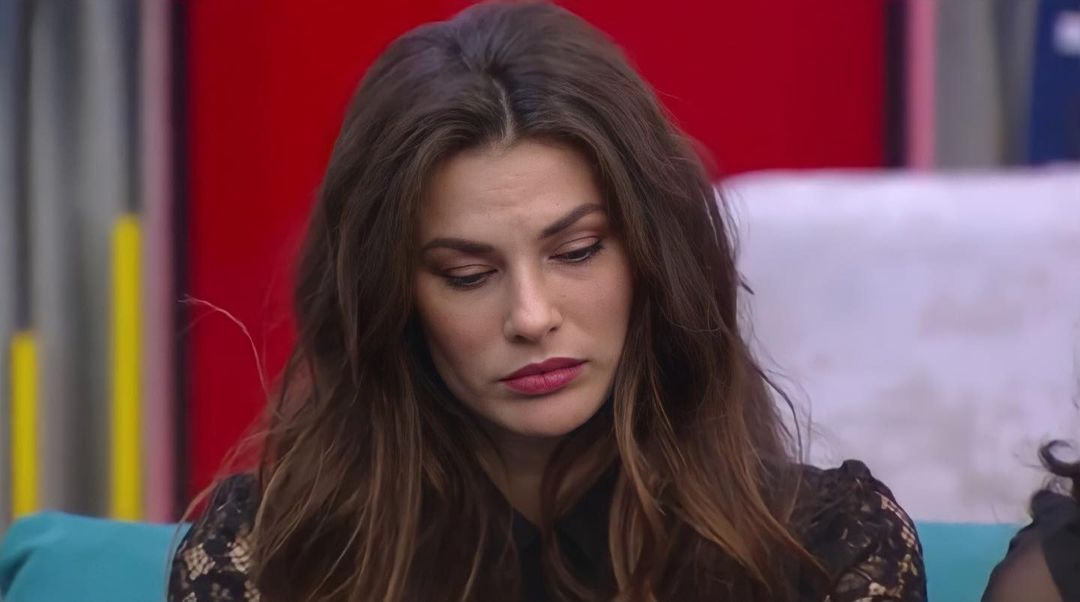 barbsstar's tweet photo. Thread explicando a tortura psicológica que estão fazendo com a brasileira Dayane Mello no Grande Fratello VIP (BBB Itália).

🟥ATENÇÃO: Esse post contém gatilhos para quem possui transtornos psicológicos como depressão e ansiedade. https://t.co/3gZwsFNO7p