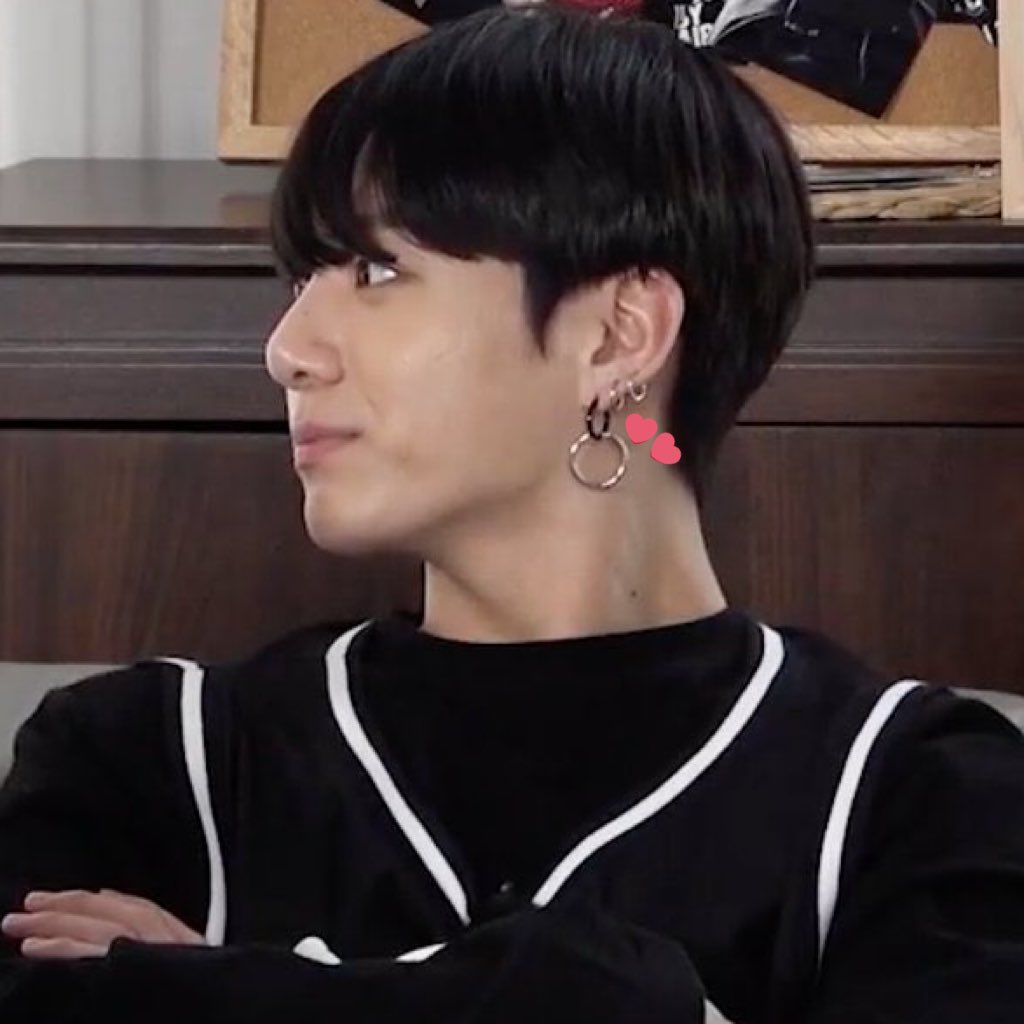 Jk Jimin'in küpesini alıp kendi kulağına takması üstelik bunu ilk defa yapmıyor🤭🤭