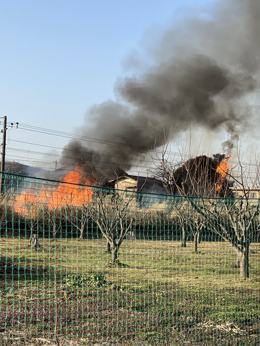 火事 笠間市下郷で火災 常磐線の岩間駅近くの線路脇で炎あがる沿線火災 下郷で建物火災 火災動画や火事画像 まとめダネ