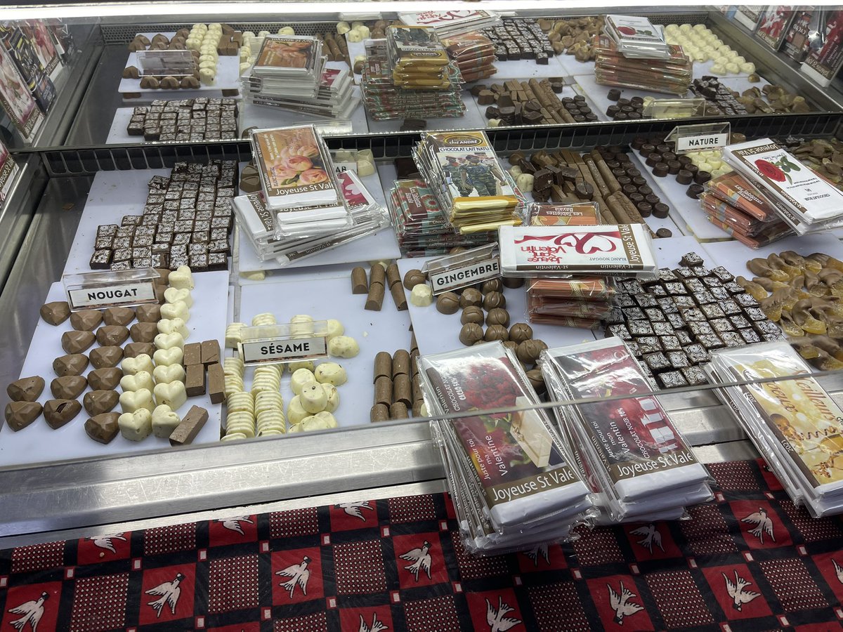 emmanutapsoba's tweet photo. #Ouagadougou : Du chocolat made in #BurkinaFaso chez l’artisan chocolatier chef André à 500m de IAM ouaga2000 en allant vers le Rond-point des martyrs à gauche https://t.co/1Lk1QrGn2Y