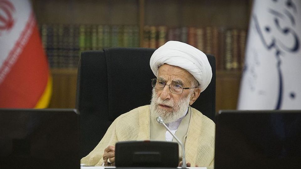 mimre_pe's tweet photo. آیت الله جنتی ۹۵ ساله شد!

خبرنگاری از ایشان پرسید شما پیر شده‌اید ولی چرا هنوز در دایره مدیران مانده‌اید؟ گفت: این سوال را یکبار تاریخ از عمار یاسر که نود و دو سال داشت پرسید عمار پاسخ داد در کنار پیامبر بودن هنر نیست در کنار علی ماندن هنر است می‌خواهم بگویم علی همان پیامبر است! https://t.co/vVWi3MZBHp