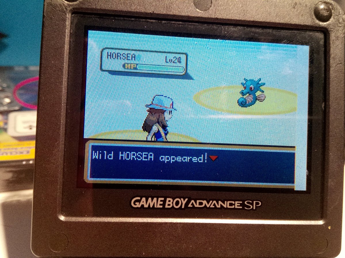 Premier shiny du bingo, premier de la BEF et eue à la phase 2, Horsea shiny en 1354 pêches sur Rouge Feu! Très heureuse qu'il soit venu aussi vite! Il évoluera en Hyporoi ^^ (Petite mention à <a href="/TheDracalex/">Dracalex</a> qui m'a appelé quand j'ai eu le Shiny!)