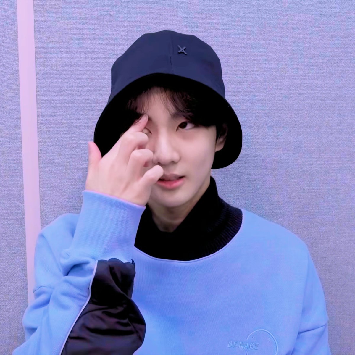 SupportEnhypen's tweet photo. 100 DAYS WITH YOU: 

Not many people have the privilege to be a leader under someone as caring and understanding as you, you take a big responsibility at such a young age! We're so proud of you! 💙 https://t.co/lZD4YENGkl