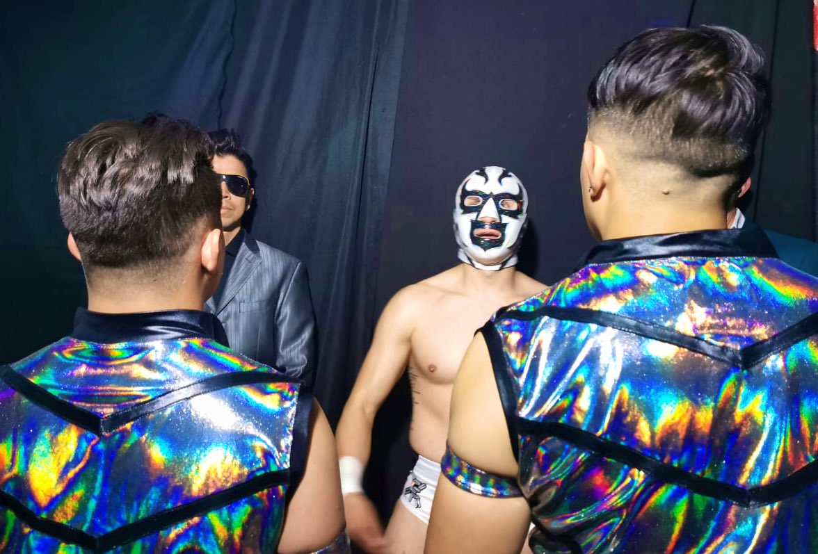 mas_lucha's tweet photo. .@calibusfresh está listo para presentar al #FreshClub en @VanguardiaLucha 

#AmorYControl https://t.co/NjRLLWQlSz