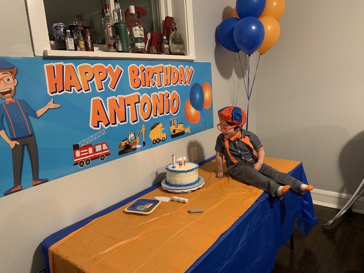 MissNovember84's tweet image. Today is my sons 3rd birthday. He was so happy with his @BlippiOfficial theme birthday party 🥳🤗