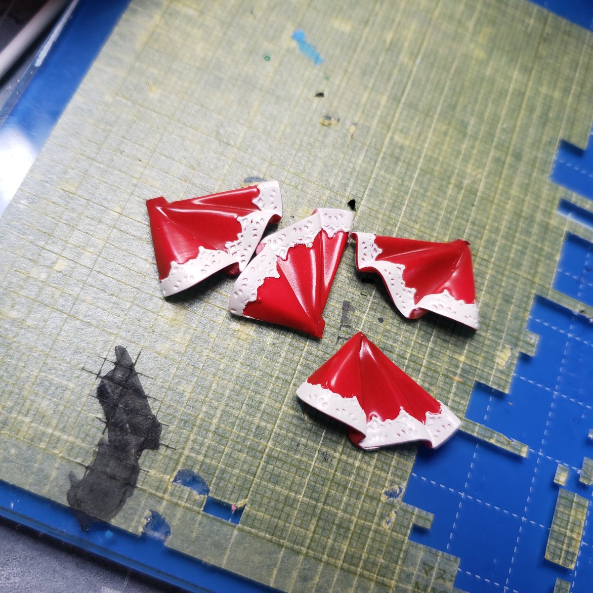 kalmia_ama's tweet photo. Is resin allowed in #IchiPla ? During today's very comfy stream I finally tackled the most annoying part of this Houshou Marine kit ;_; Thank you for you're chill vibes. https://t.co/C0LnoEjHsG