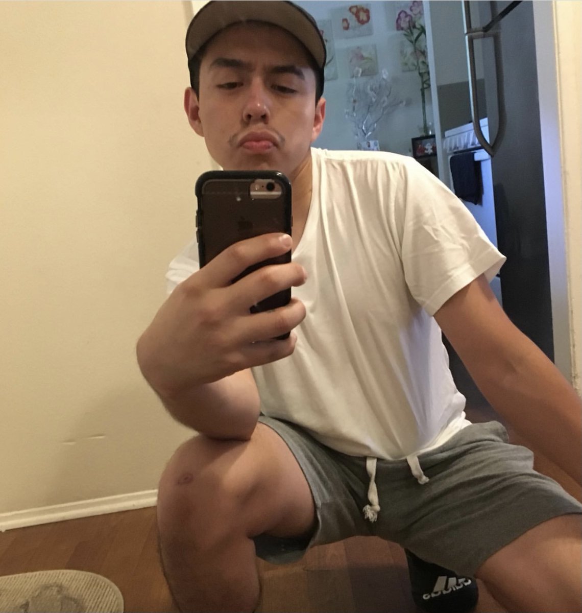 erickjenner's tweet photo. im not american and i think thats very sexy of me https://t.co/2kAAPiIT6J