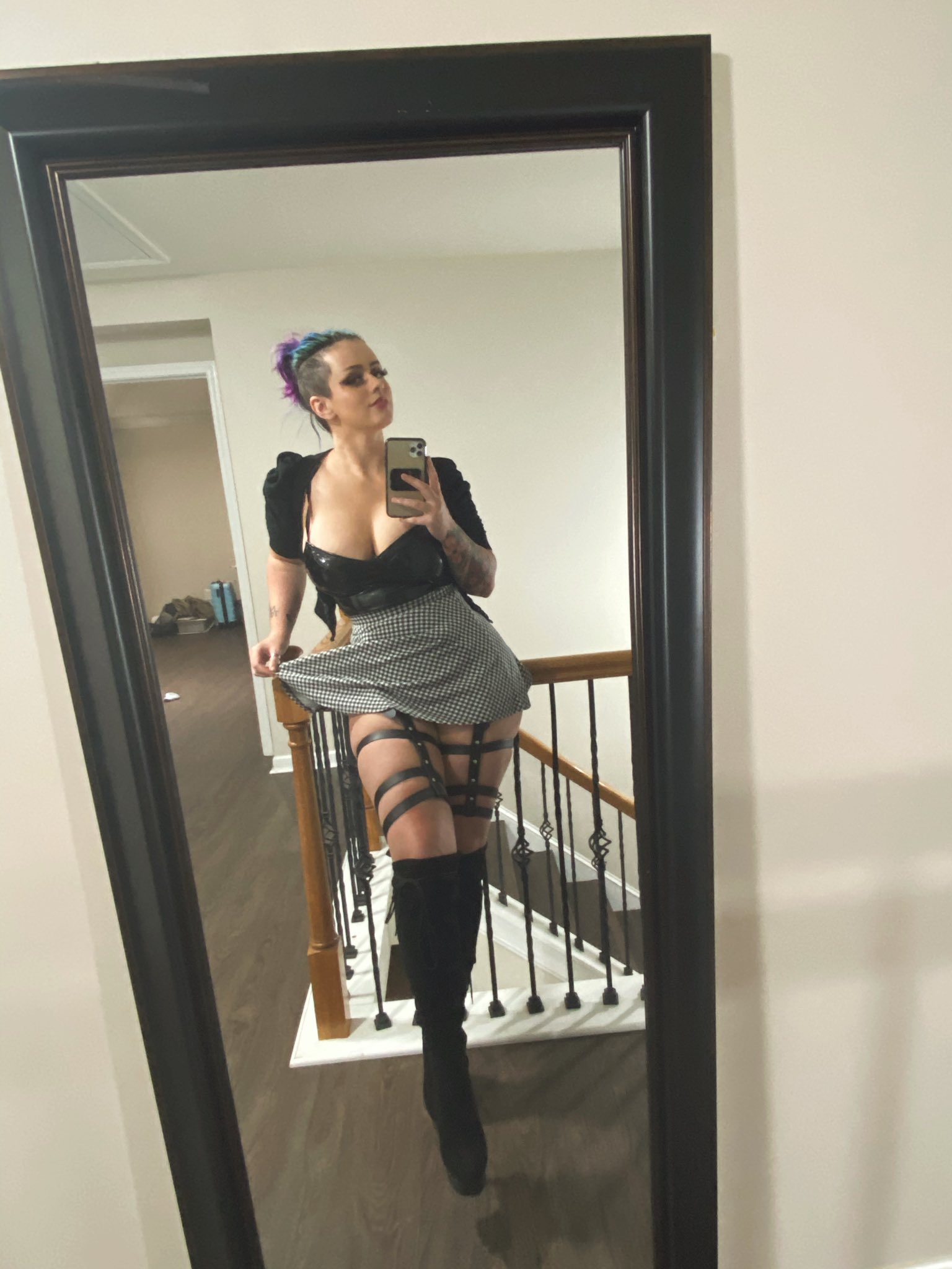 Emery on Twitter: "I need bigger mirrors in my house https://t.co