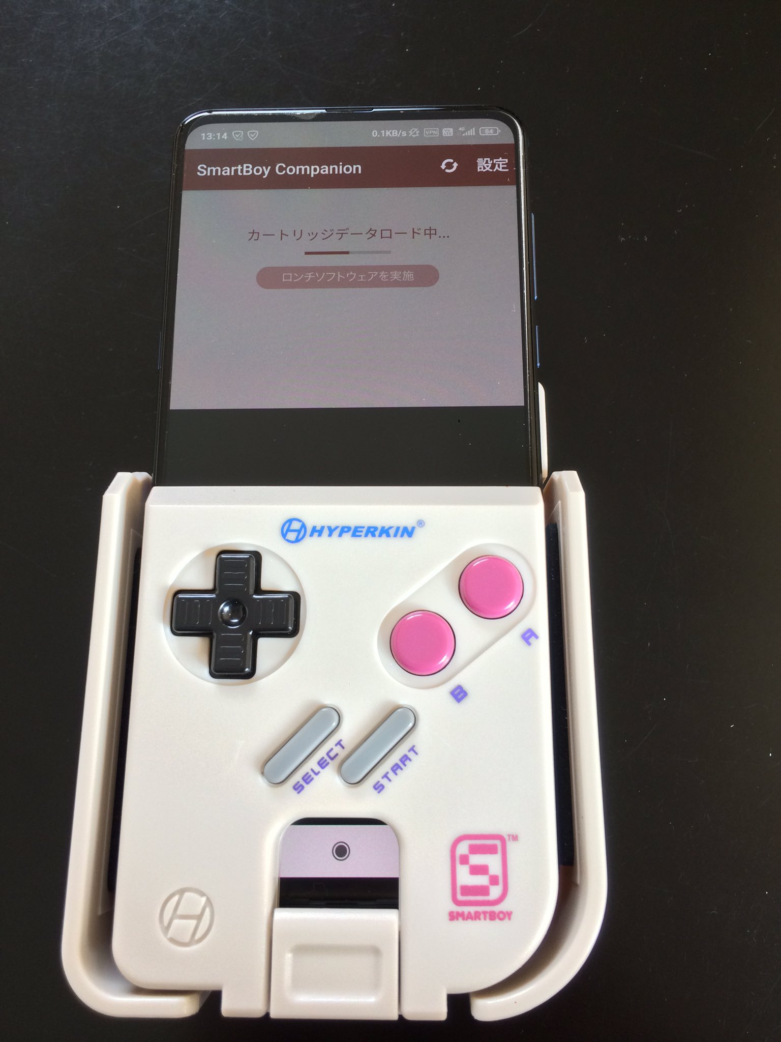 へるくんちゃん Smartboy Companion このアプリ上でソフトの吸い出しを行います Smartboyにスマホをセット後 ゲームボーイソフトを差し込むと自動的に起動 カートリッジデータロード中 ロード完了になれば吸い出し終了 メッセージ下の ロンチ