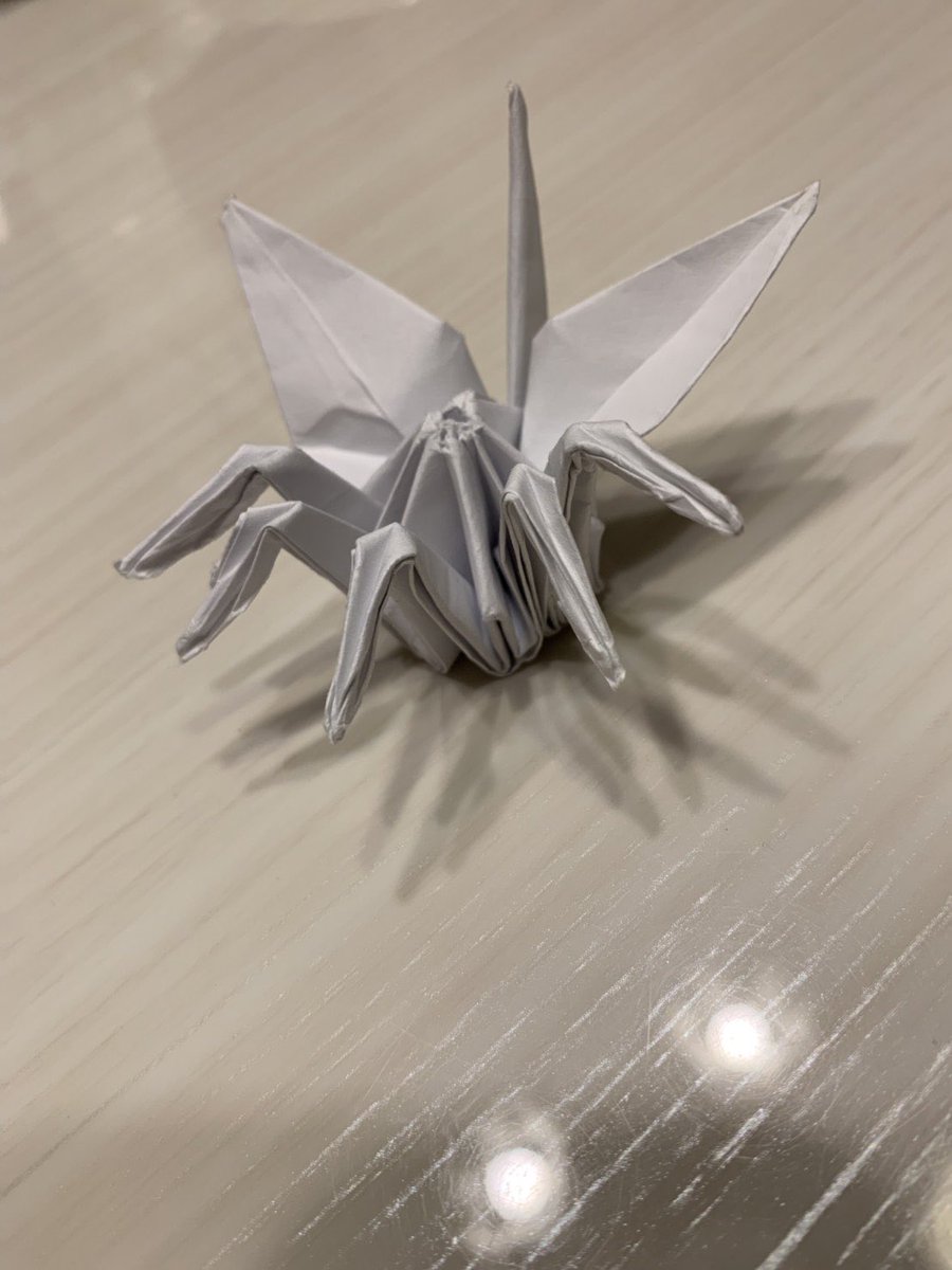 折り紙で 体育座りする鶴 を作った天才現る 恐竜型や立ち鶴など折り鶴の達人が集結してレベルの高いリプ欄に Togetter 折り紙で 体育座りする鶴 を作った天才現る 恐竜型や立ち鶴など折り鶴の達人が集結してレベルの高いリプ欄に Togetter