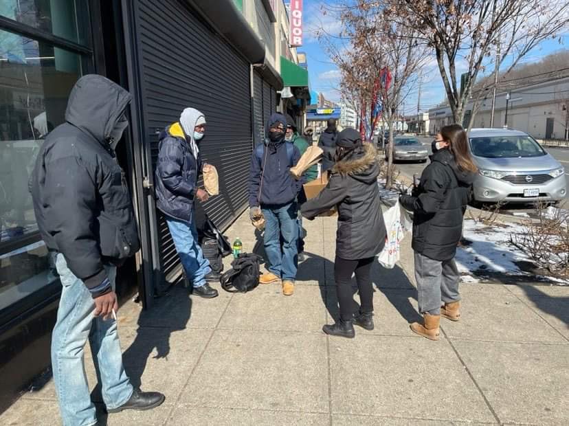 tmholcomb's tweet photo. “The best way to find yourself is to lose yourself in the service of others.”

Proud to have partnered to distribute over 200 sandwiches and masks along @minnesotaavedc today. #SAFER7 https://t.co/QtLhp45k5s