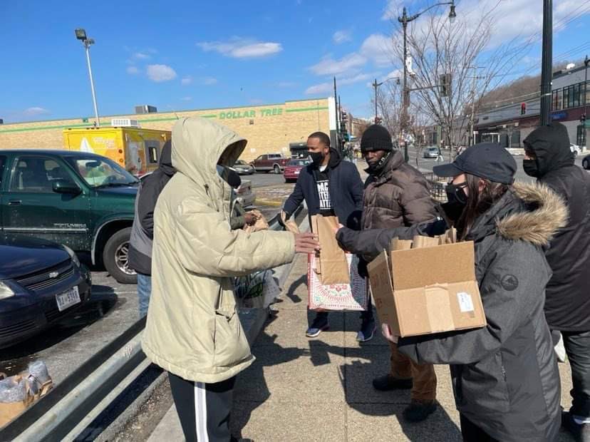 tmholcomb's tweet photo. “The best way to find yourself is to lose yourself in the service of others.”

Proud to have partnered to distribute over 200 sandwiches and masks along @minnesotaavedc today. #SAFER7 https://t.co/QtLhp45k5s