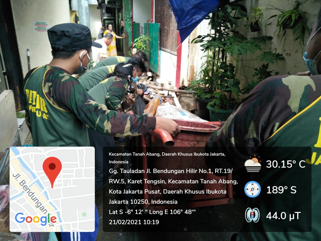 Giat <a href="/Official_Ansor/">Gerakan Pemuda Ansor</a> Banser GP Ansor Jakarta pusat sisir sampah area Benhil.

Sekaligus mengingatkan warga bahwa penyebab banjir selain karena faktor eksternal adalah internal. Jaga diri sendiri untuk menjaga orang lain

Donasi: kitabisa.com/campaign/dapur…
#BanserBelaNegeri