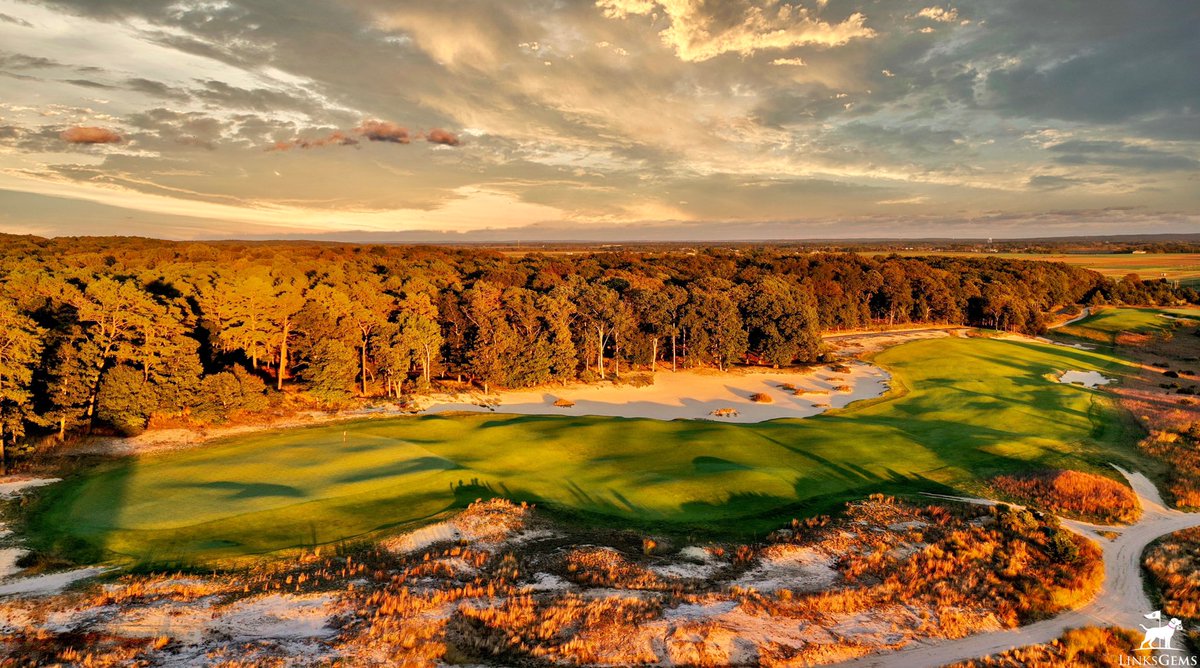 LinksGems's tweet photo. By request, the par-5s of Friar’s Head.

I can’t think of a course with a better set of three-shot holes. No surprise, since Bill Coore and Ben Crenshaw seem to specialize in great long holes. But the four they built here are just off the charts. https://t.co/hBpDKG5OKI