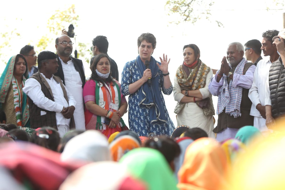Congress (@incindia) on Twitter photo कांग्रेस महासचिव श्रीमती <a href="/priyankagandhi/">Priyanka Gandhi Vadra</a> प्रयागराज के बाँसवार गाँव में भाजपाई हुकूमत की निरंकुशता का शिकार हुए निषाद समुदाय का दर्द बांटने और उनकी आवाज उठाने पहुंची।
कांग्रेस पार्टी हर दमन के विरोध में हरदम खड़ी नजर आएगी।
#निषादों_संग_प्रियंका_गांधी कांग्रेस महासचिव श्रीमती <a href="/priyankagandhi/">Priyanka Gandhi Vadra</a> प्रयागराज के बाँसवार गाँव में भाजपाई हुकूमत की निरंकुशता का शिकार हुए निषाद समुदाय का दर्द बांटने और उनकी आवाज उठाने पहुंची।
कांग्रेस पार्टी हर दमन के विरोध में हरदम खड़ी नजर आएगी।
#निषादों_संग_प्रियंका_गांधी