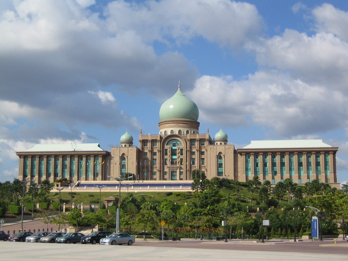 the Perdana Putra. It was also completed in 1999.