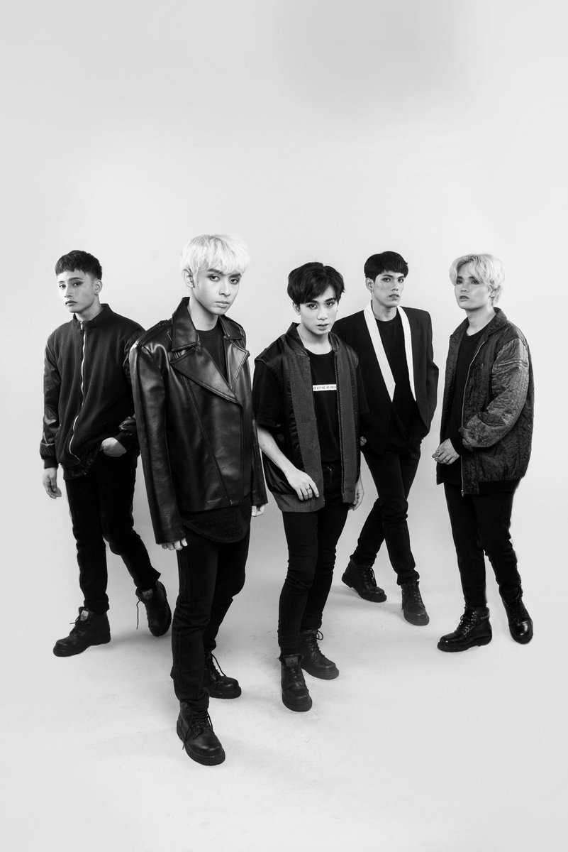 Sb группа. Bigbang группа кореи. Группа centr гуф. Dsb он один такой. Собачками.