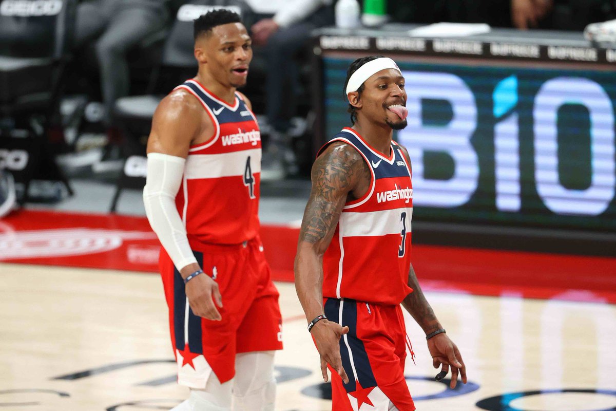 BleacherReport's tweet image. Washington has now won four straight games

Russ: 27 PTS, 11 REB, 13 AST, 11-17 FG

Beal: 37 PTS, 7 REB, 16-27 FG

Don't sleep on the Wizards 👀