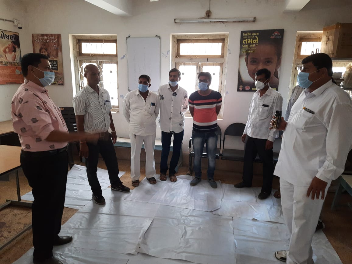 જિલ્લા મેલેરિયા કચેરીની ટીમ દ્વારા ક્ષેત્રિય કક્ષાએ ફરજ બજાવતા આરોગ્ય કર્મચારીઓને વાહકજન્ય રોગ અટકાયત કામગીરી અંતર્ગત તા. ૧૯-૨૦/૦૨/૨૦૨૧ ના રોજ "એન્ટોમોલોજી"ની તાલીમ આપવામાં આવી<a href="/CDHO_Dwarka/">CDHO Devbhumi Dwarka</a> <a href="/COLLECTORDWK/">Collector Devbhumi Dwarka</a> @ddodevbdwarka @info_dbd @GujHFWDept <a href="/nvbdcpmohfw/">nvbdcp-mohfw</a> <a href="/JpShivahare/">JP Shivahare</a> <a href="/NHMGujarat/">NHM Gujarat</a>
