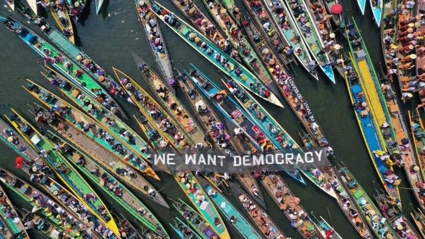 DedicatedToKAI's tweet photo. Protest against military dictatorship in Inlay Lake of #Myanmar. Nothing can stop us from fighting for democracy. We condemn military dictatorship. We only want our democractically elected leaders back. Only #AungSanSuuKyigovernment.
#WhatsHappeningInMyanmar https://t.co/wBS877iArb