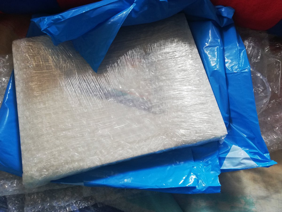 gguksbuns's tweet photo. rude seller. very little updates. di sumasagot sa DMs tho andaming time maglapag ng sale at makipag chikahan sa followers. wrapped my order in clingwrap, little bwrap & lots of ggx pouch?? ordered a sealed mots7 but received an unsealed one + andumi #KPLfeedback https://t.co/ZW3kwPTbAo