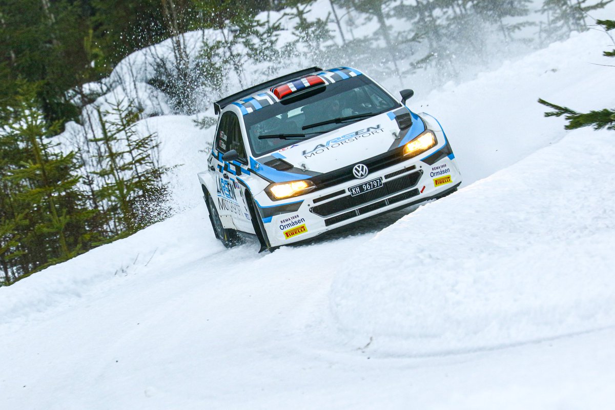 FINAL PODIUM RALLY FINNSKOG

🥇 Marius Aasen/Marlene Engan Aasen
59:57.4 (Škoda Fabia Rally2 evo)

🥈 Frank Tore LARSEN/Torstein ERIKSEN
+1.2 sek (Volkswagen Polo GTI R5)

🥉 Henning Solberg/Cato Menkerud
+55.0 sek (Ford Fiesta R5)

#GOLarsenEriksen #RallyNM #RallyFinnskog 📷 PRL