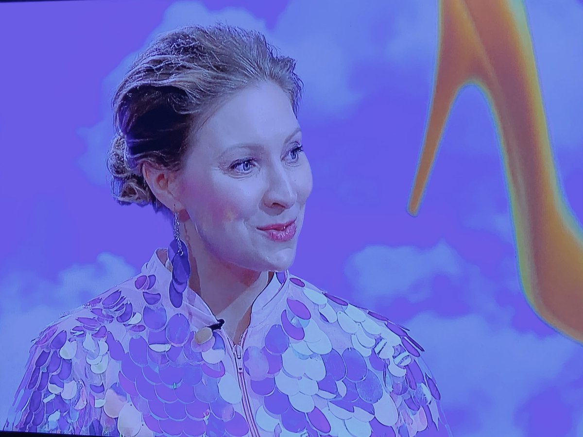 Pe 19.2.21 #puoliseitsemän vieraana upea #stylisti #ihanuusvalmentaja <a href="/SohviN/">Sohvi Nyman</a> 

Katso #asu ja #asenne vinkit:
areena.yle.fi/1-50688725

💜 Kuvissa pinkki-violetti taidenäkemykseni lähetyksestä 💖
| #yle <a href="/yleareena/">Yle Areena</a> #ylepoiminto #puoli7 #sohvinyman #saamitähaluat #oletihanakirja |