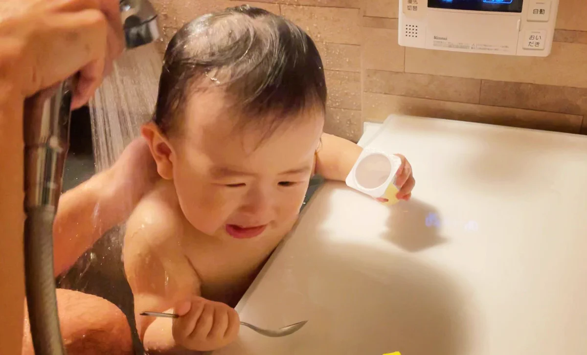 「プチダノン」が最高に気にいってしまった赤ちゃん！絶対に離さないないからね～