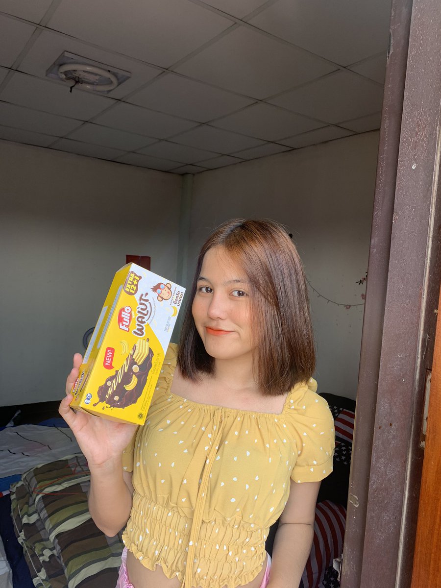 earn0406's tweet photo. Fullo Walut เคลือบช็อคโกแลตของโปรดเล้ยยยย💛 หอมกล้วยและช็อคโกแลตมากกก แท่งยาวสุดคุ้มอร่อยมั้กกกกช็อคโกแลตแน่ๆไปเลยยย #fullo #walut https://t.co/hpYNHGSbVi