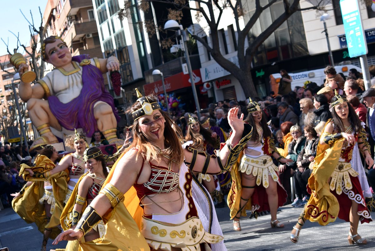 AYTO_CIUDADREAL's tweet photo. Otros años a estas horas decenas de miles de personas estarían disfrutando del Gran Desfile de Carrozas y Comparsas del Domingo de Piñata por las calles de Ciudad Real.
Este año debido a la pandemia no puede realizarse. https://t.co/y9joMwkZDa