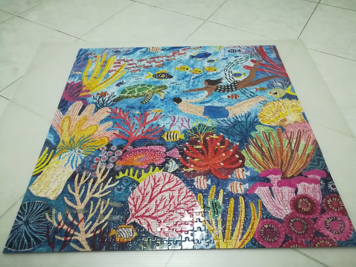 uzayitoo's tweet photo. #Jigsaw puzzle เสร็จไปอีกหนึ่ง แบรนด์นี้สีสวยสดใสมาก ต่อแล้วติดแน่นสามารถยกเป็นแผ่นได้ แต่ก็ยังต้องทากาวนะ ไว้ซื้อมาต่ออีก #eeboo #จิ๊กซอ https://t.co/6jBuz7R4ev