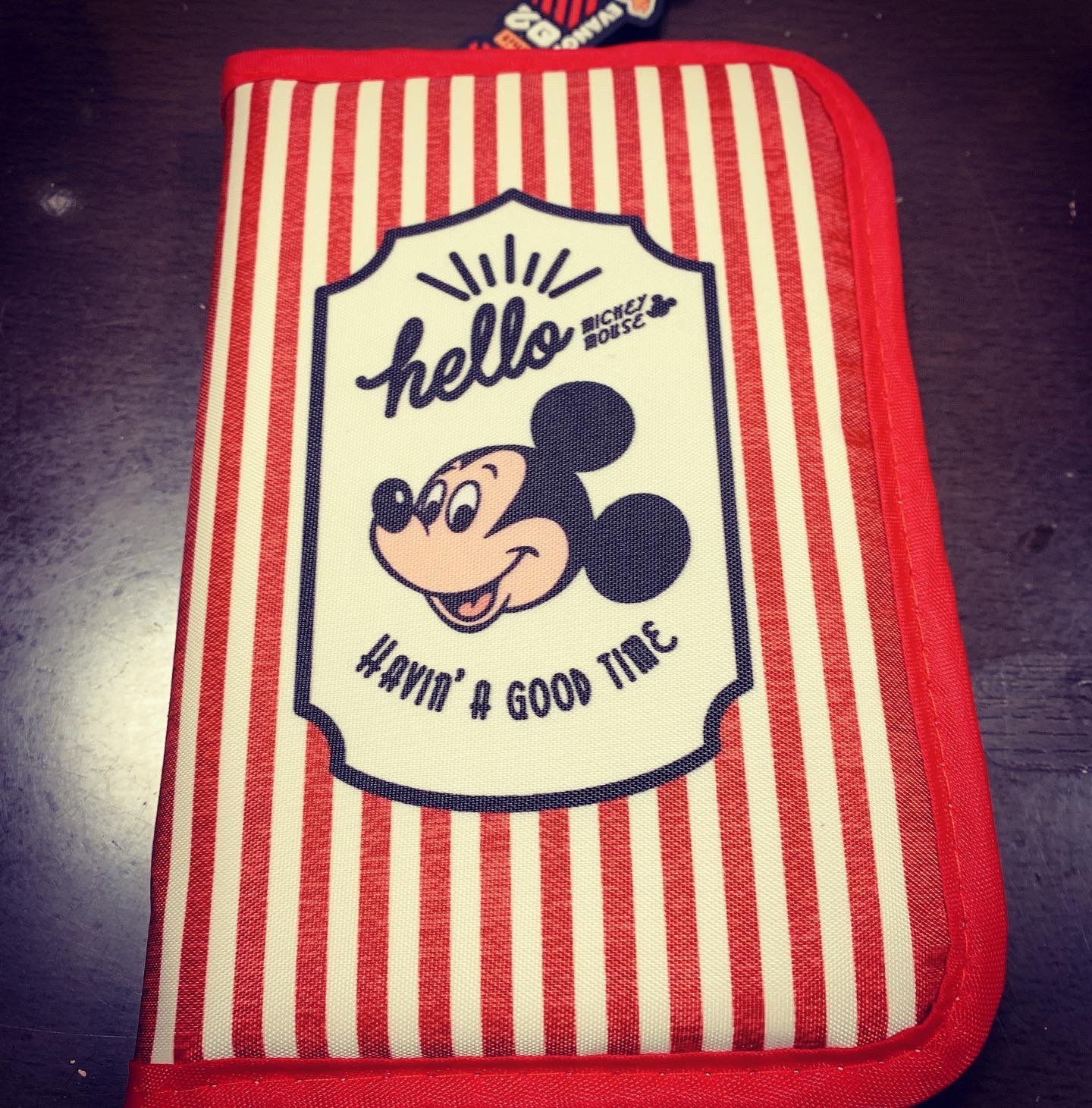 桃の実𓀤頭にワムウの婚約指輪𓀢 セリアで売ってる通帳ケース ちょっと切り込みを入れて 娘の電子辞書ケースに びっくりするほどピッタリ タッチパネルの保護にもなる パネルの感度にも影響ないし 理想的 最高です セリア 100均 通帳ケース