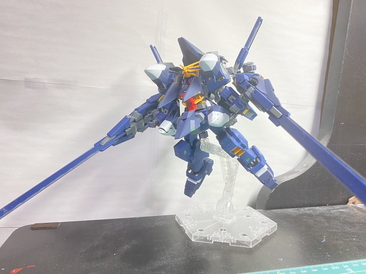 クノティス ガンプラプチレビュー Hguc ガンダムtr 1 ハイゼンスレイ ラー 完成です 可動域は見た目の割に広いと思います 色分けはセンサー 黒 黄 赤 グレーが足りないです 色々付いてごちゃごちゃしてますが カッコイイですw