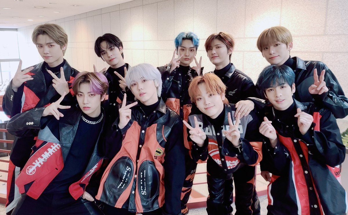 CRAVITYstarship's tweet photo. [📸사진] 210221
#인기가요 🏁

러비티와 함께라서💞
크래비티의 Turn은
끝 없이 계속 이어지는 중🏎

#CRAVITY #크래비티
#HIDEOUT
#BE_OUR_VOICE
#My_Turn https://t.co/3o0MSDkEFp