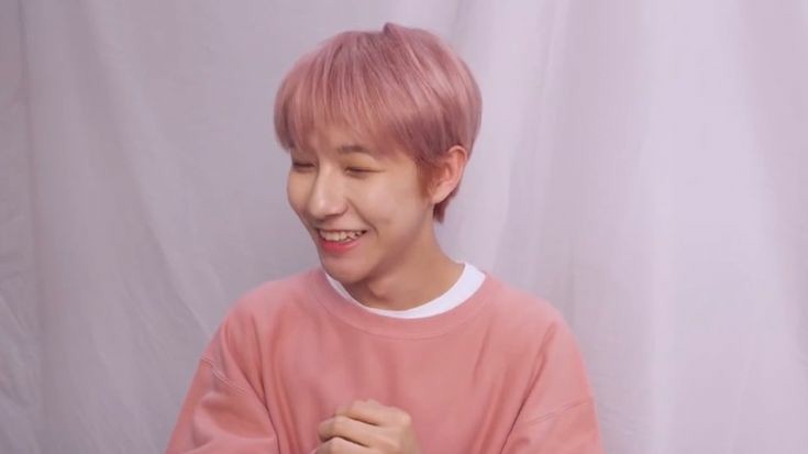#RENJUN in pink is so adorable
